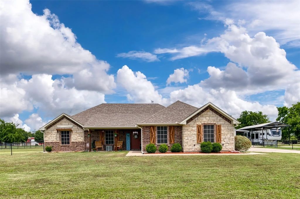220 Hidden Meadow Trail, Leonard
