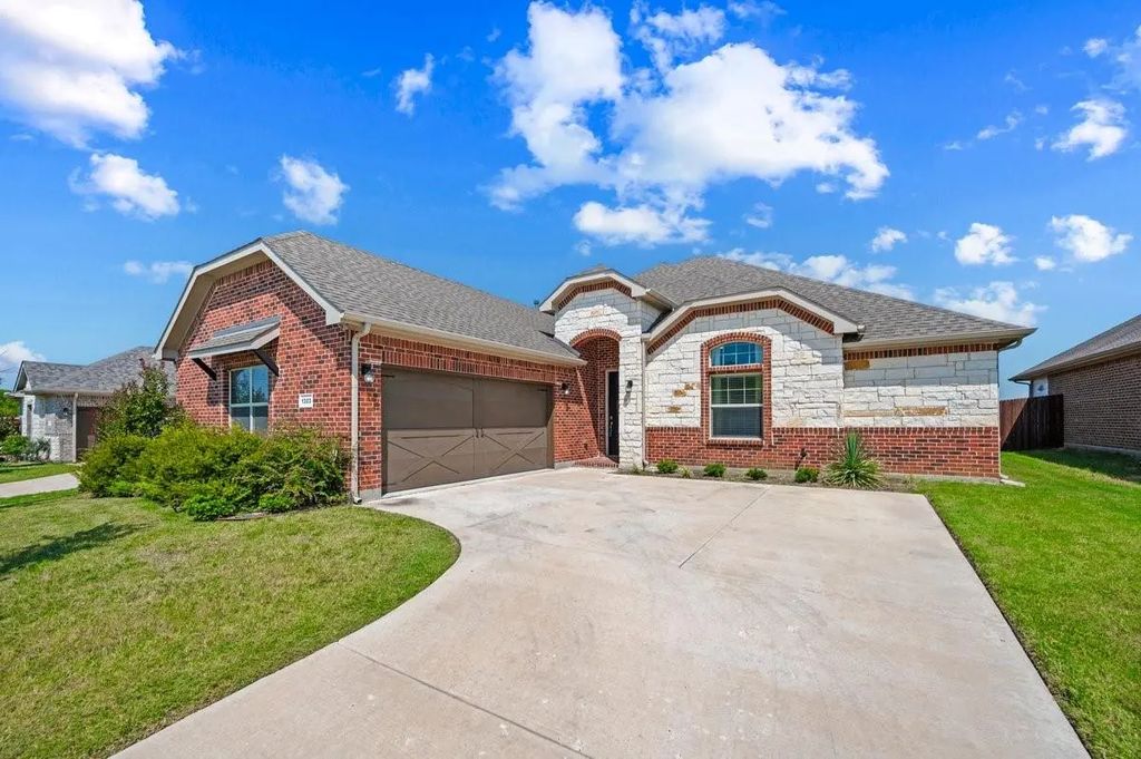 1303 Deer Hollow Drive, Arlington