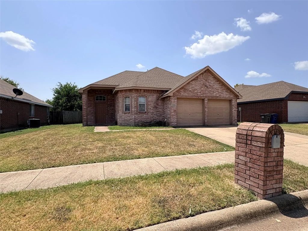 304 W Glen Meadow Drive, Glenn Heights