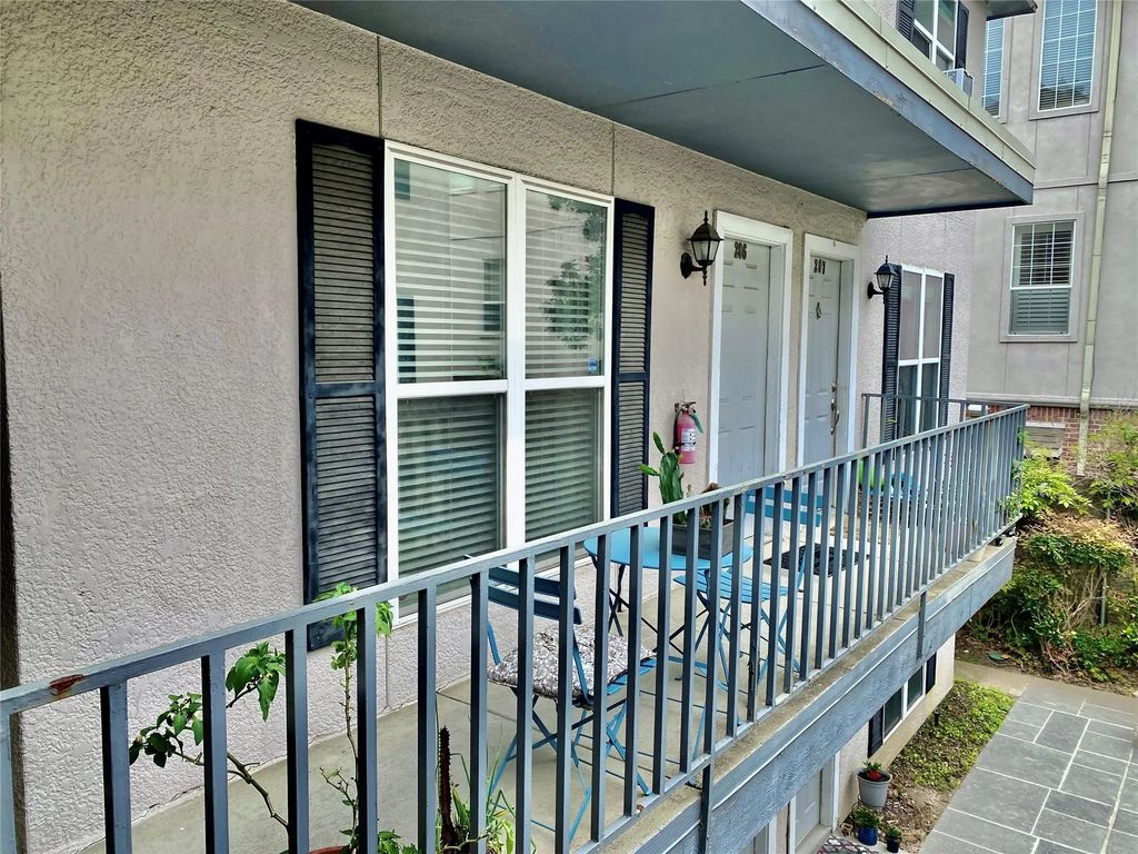 4520 Holland Avenue 206, Dallas