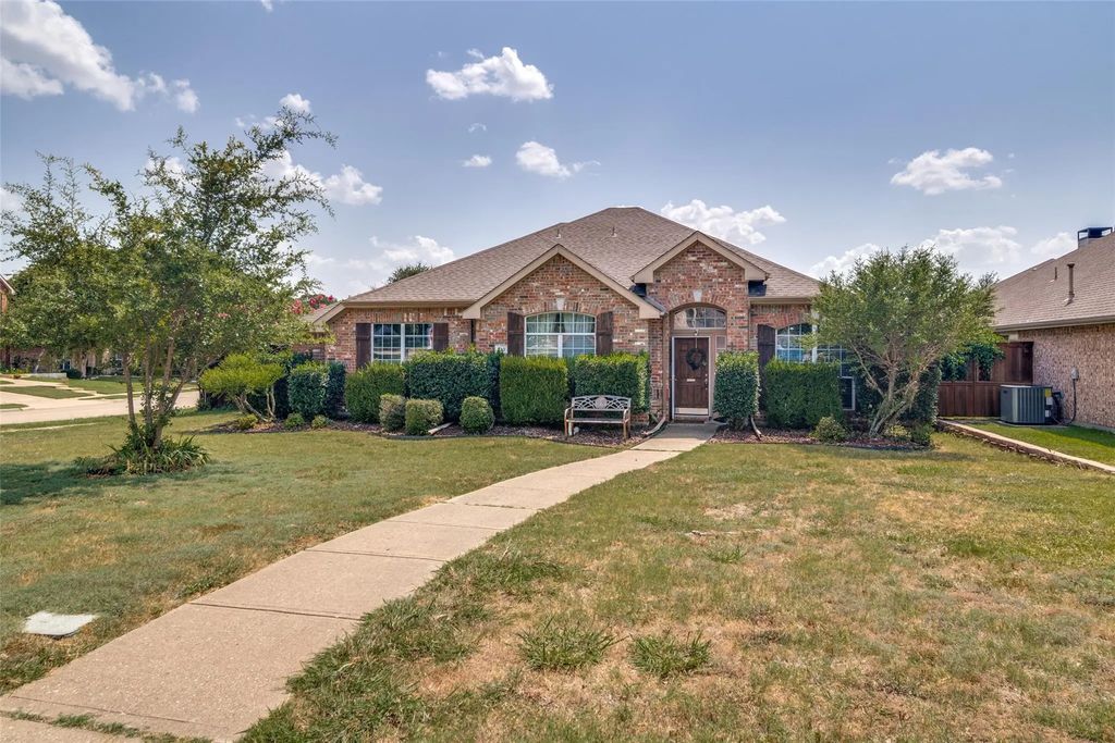 133 Bob White Court, Rockwall