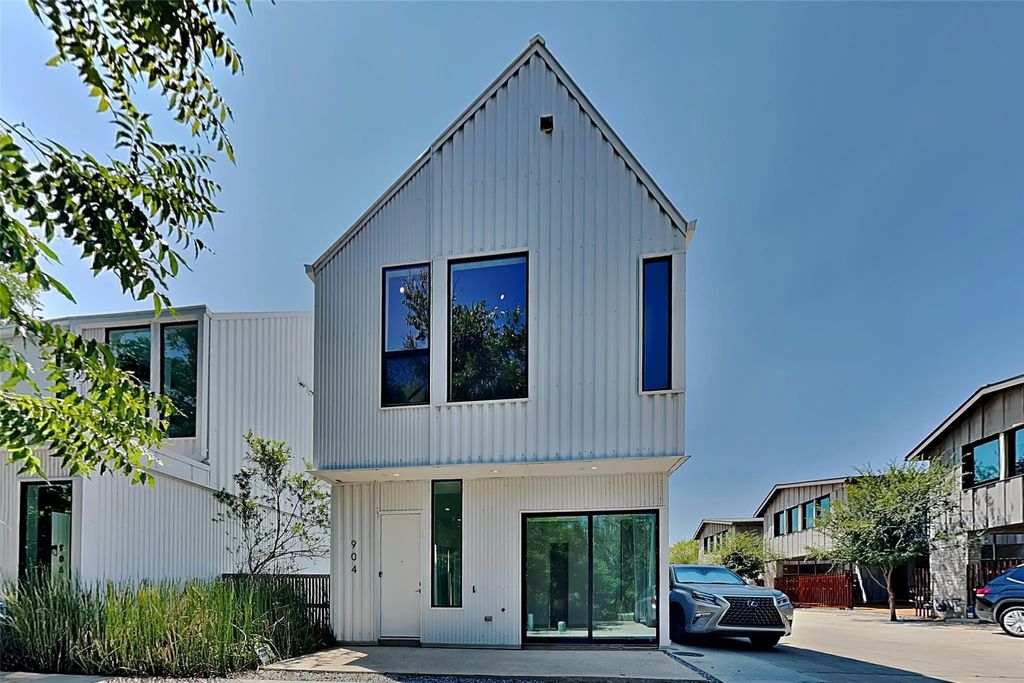 904 Blackland Court, Dallas