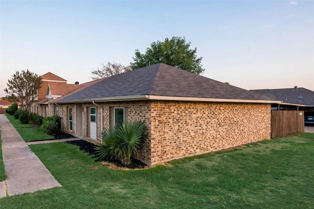 30 W Moutain Creek W, Grand Prairie