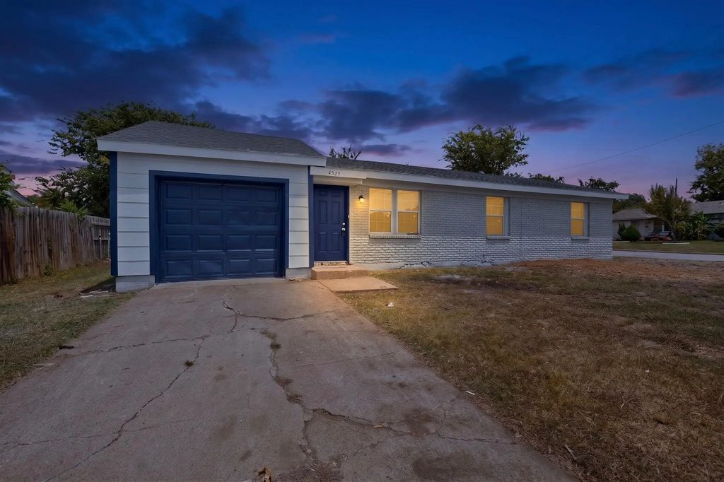 4525 Hunter Street, Haltom City