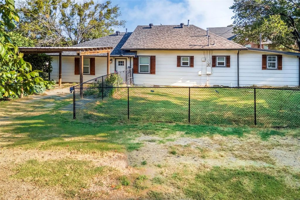 310 North Road, Kennedale