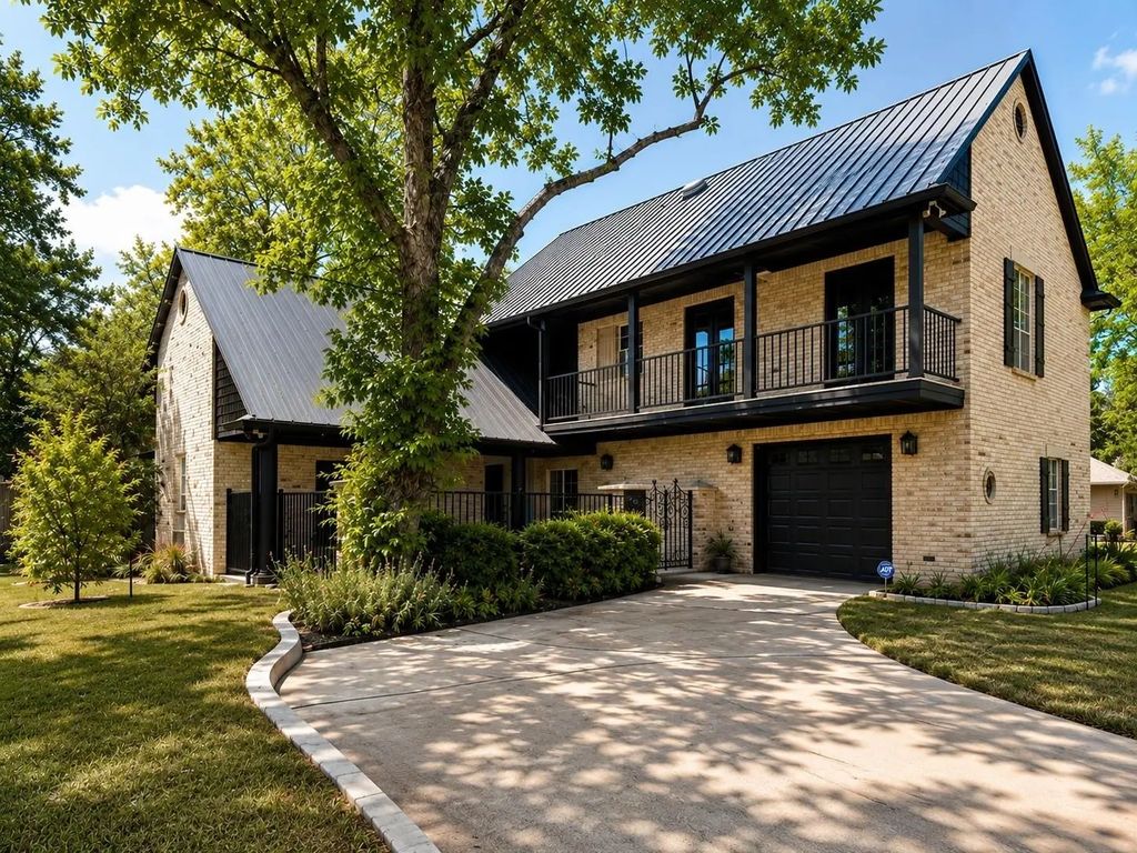 8903 Ravenswood Road, Granbury