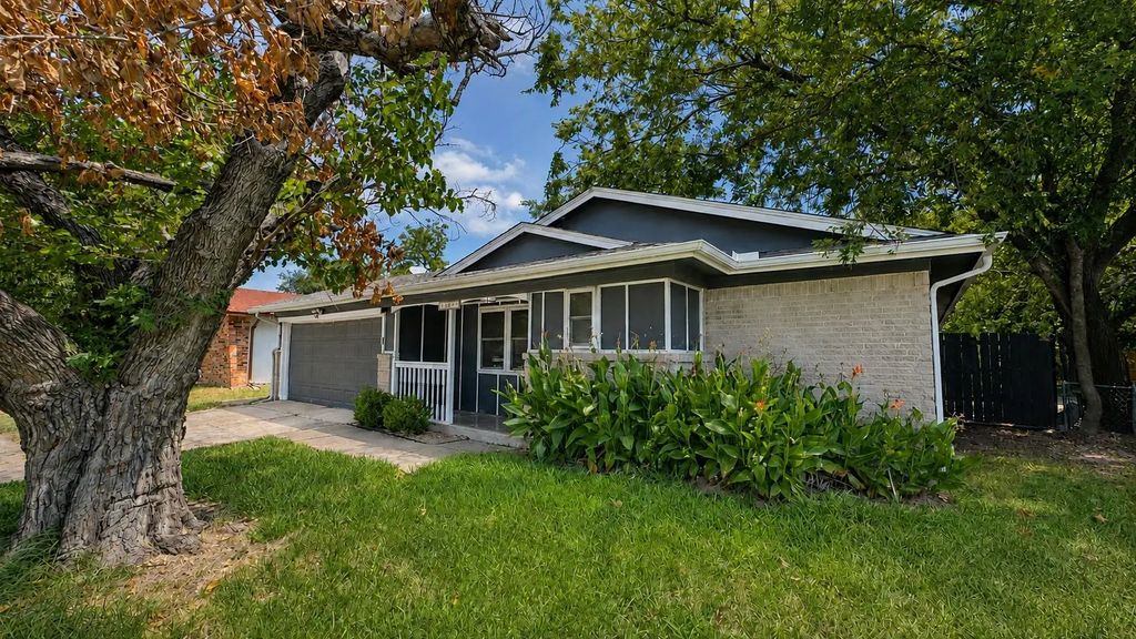 809 Memorial Drive, Wylie