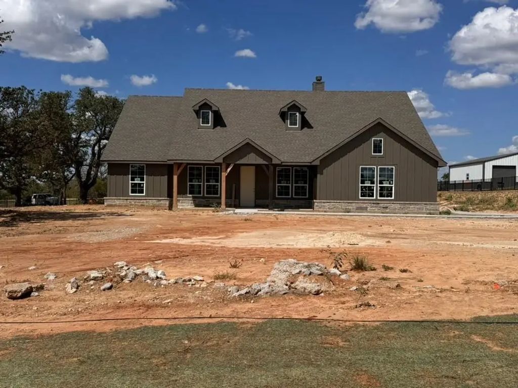 205 Oak Grove Way, Springtown
