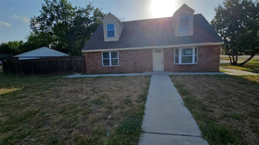 833 James Street, Azle
