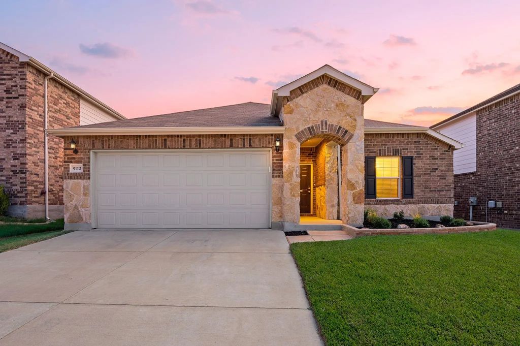 9112 Settlers Peak Road, Fort Worth