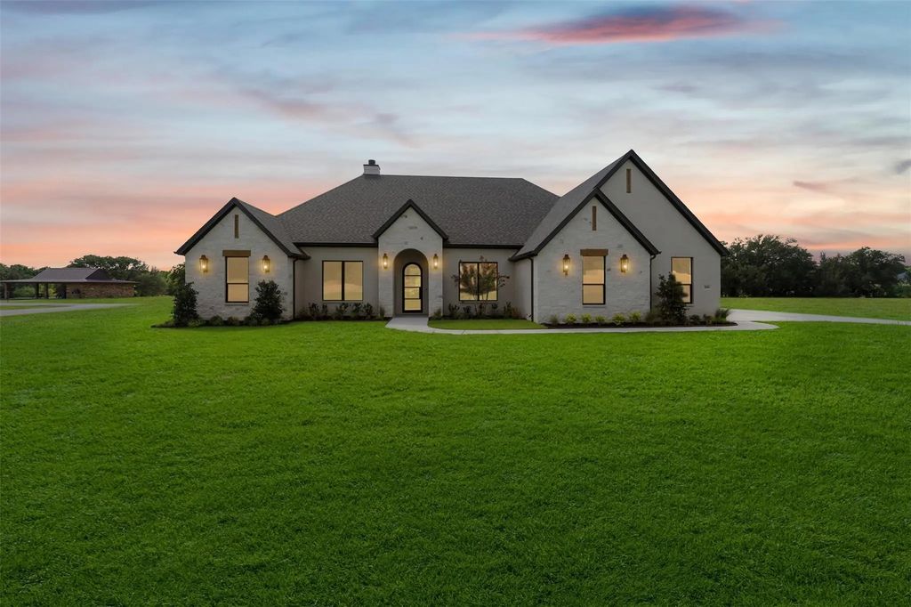 509 Acorn Trail, Granbury