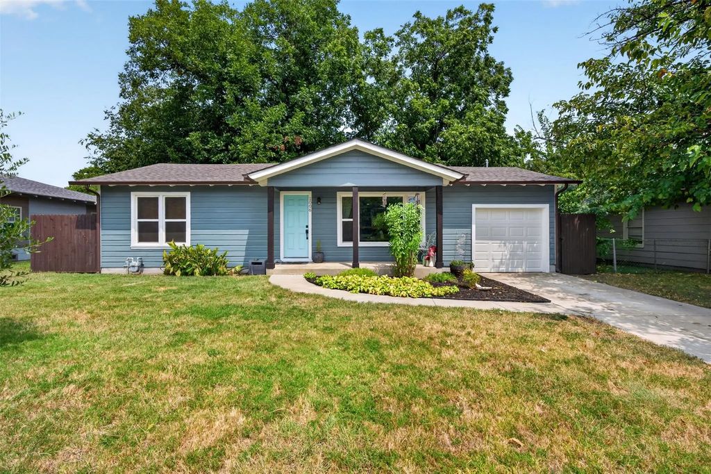 1006 Poindexter Avenue, Cleburne