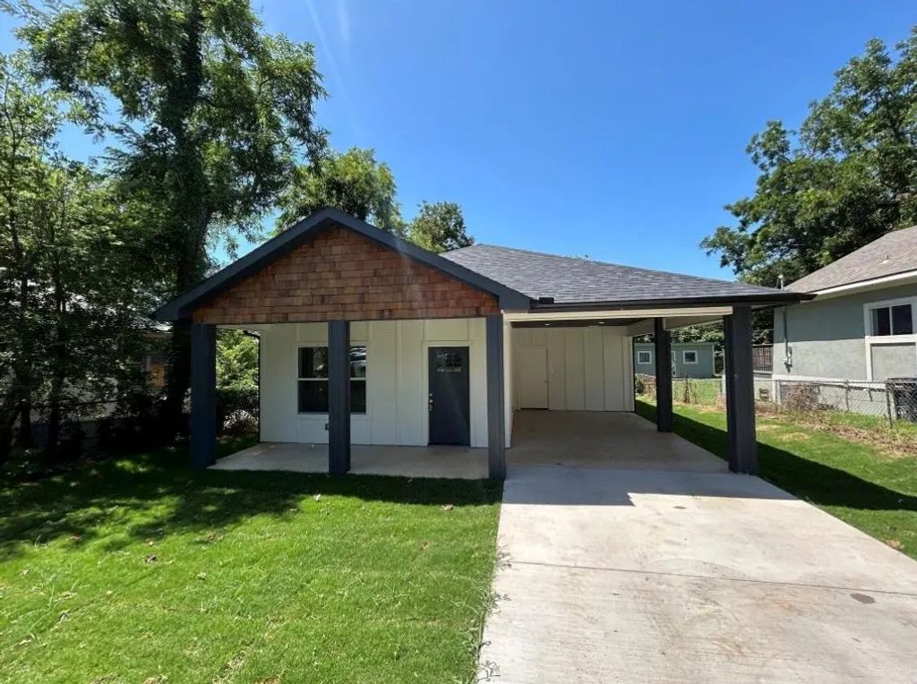 622 E Woodard Street, Denison