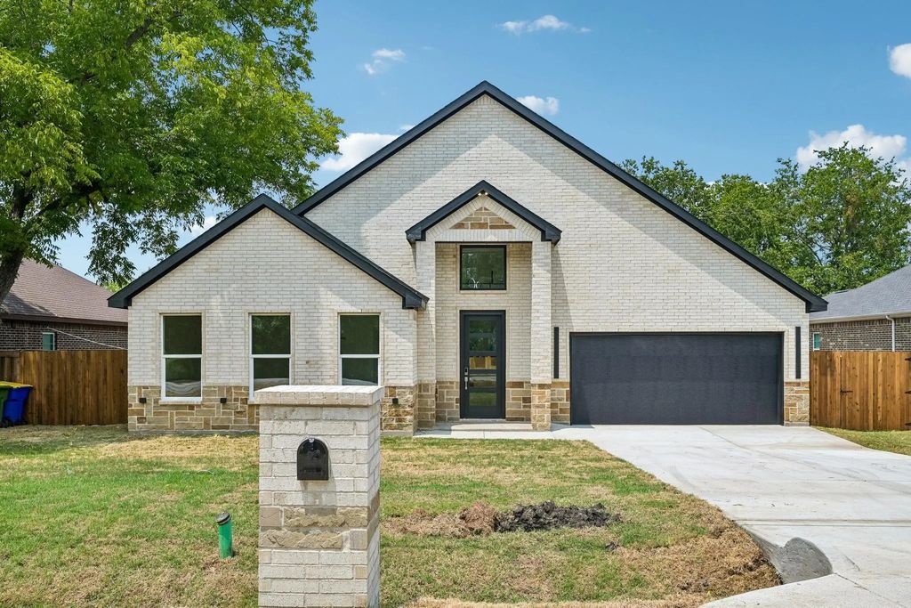 606 Netherland Drive, Seagoville