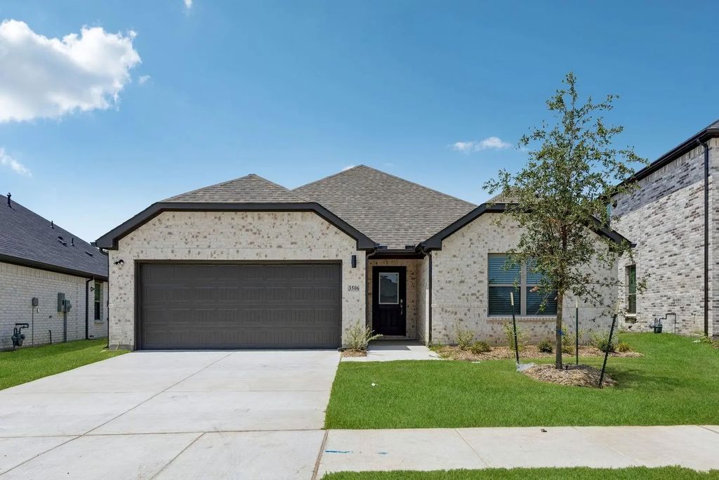 10516 Colonial Heights Lane, Fort Worth