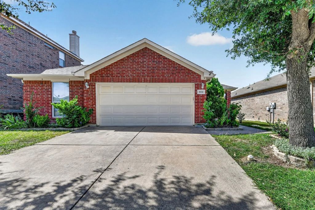 803 E Alexander Lane, Euless