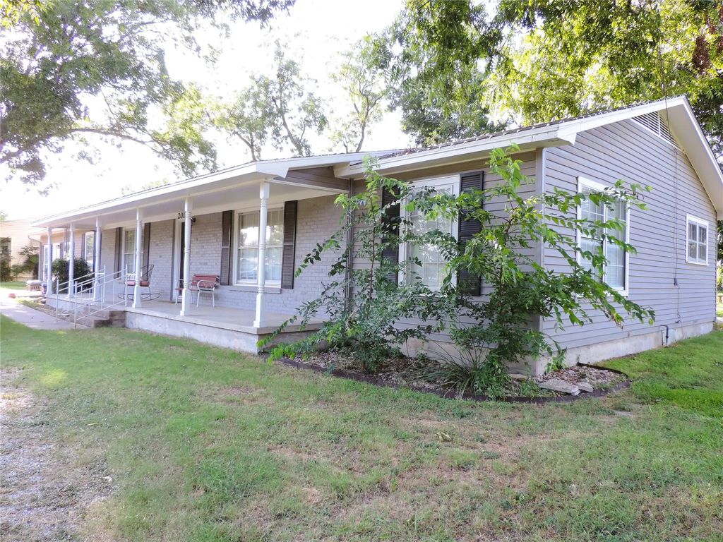 201 Old Sidney Road, Comanche