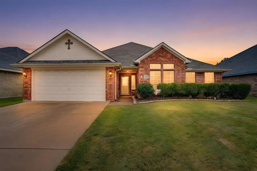 725 Snapper Drive, Burleson