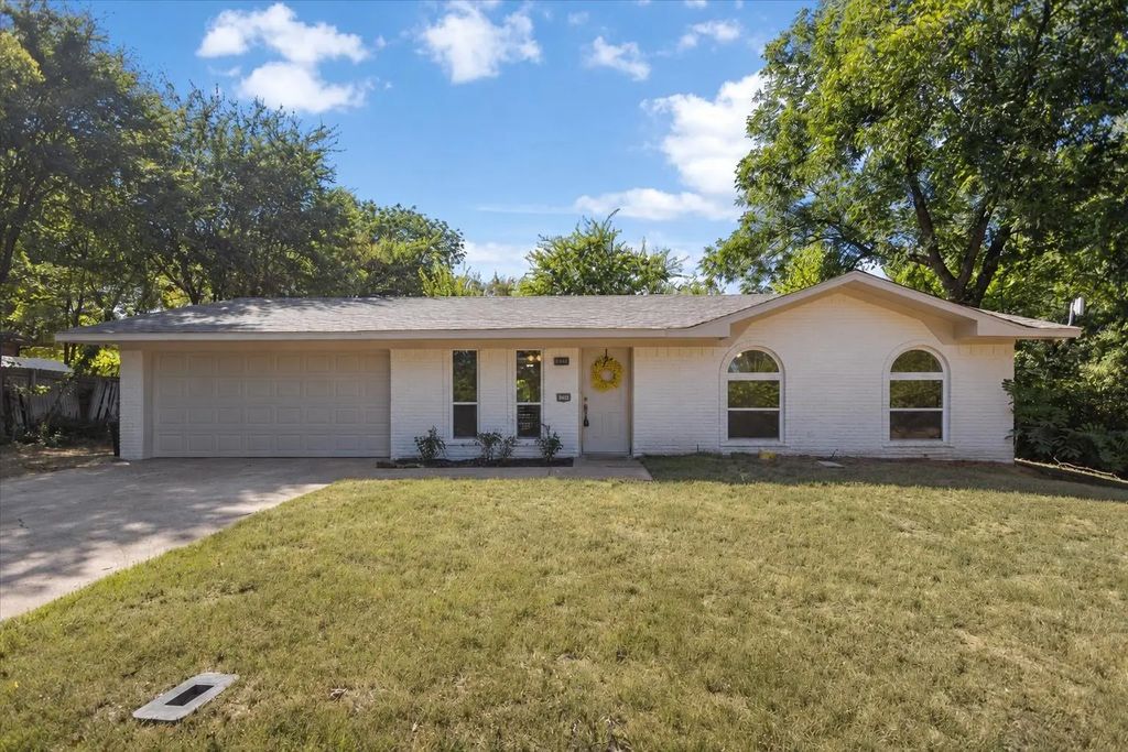 1315 Debbie Drive, Canton