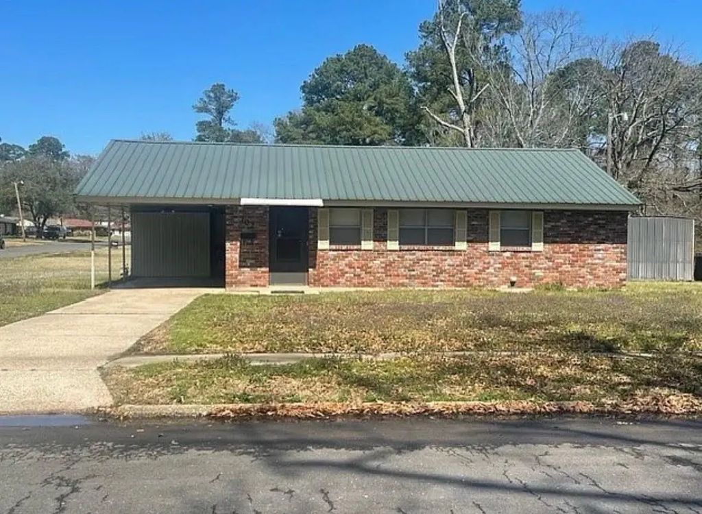702 S Park Drive, Springhill