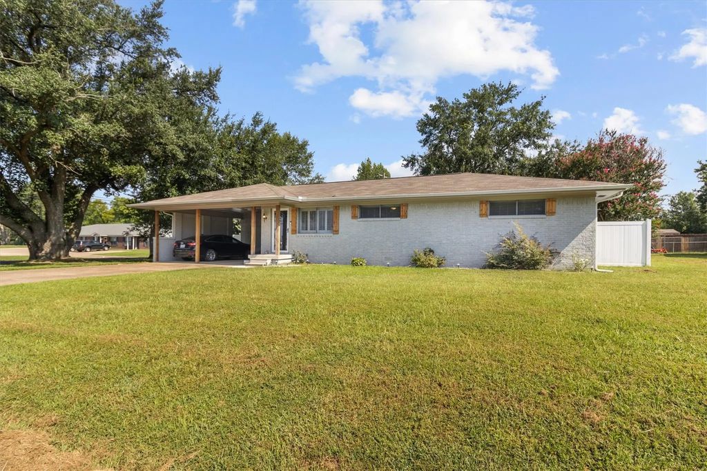 501 Linda Kay Drive, Winnsboro