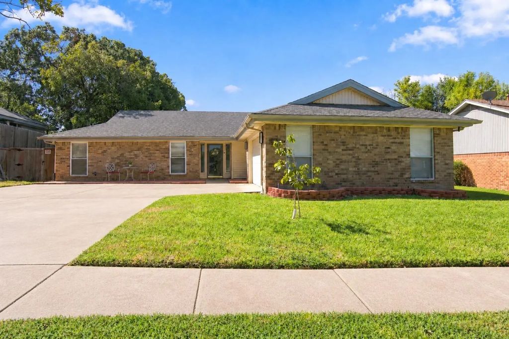 3104 Sugar Street, Bedford