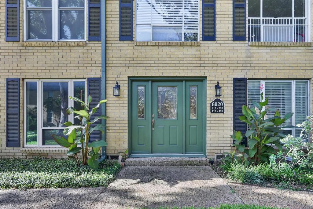 6020 E University Boulevard 117, Dallas