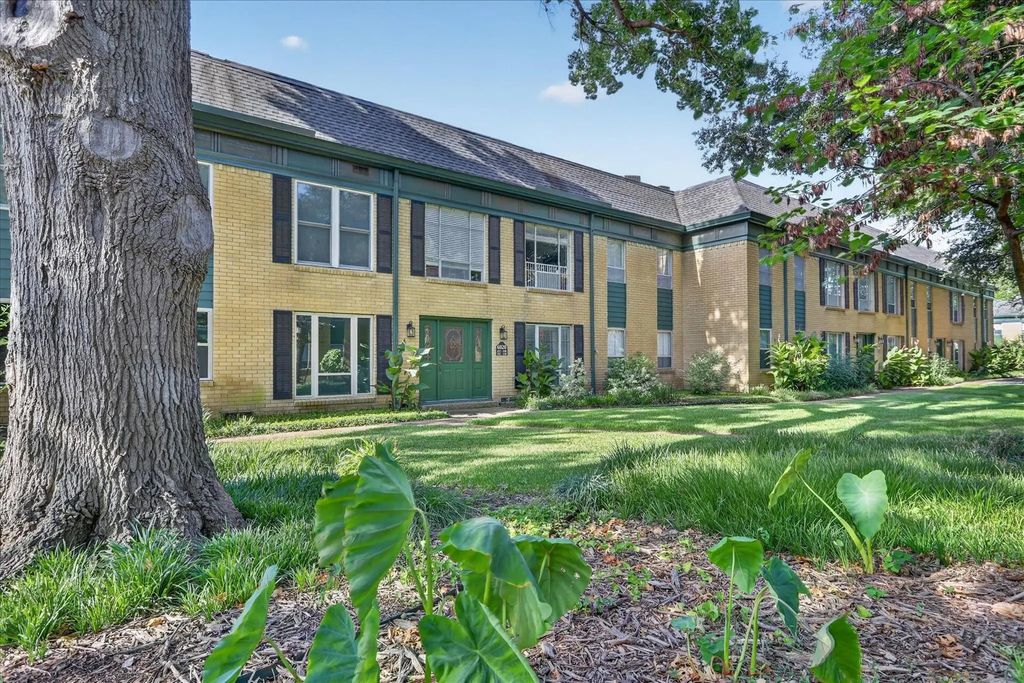 6020 E University Boulevard 117, Dallas
