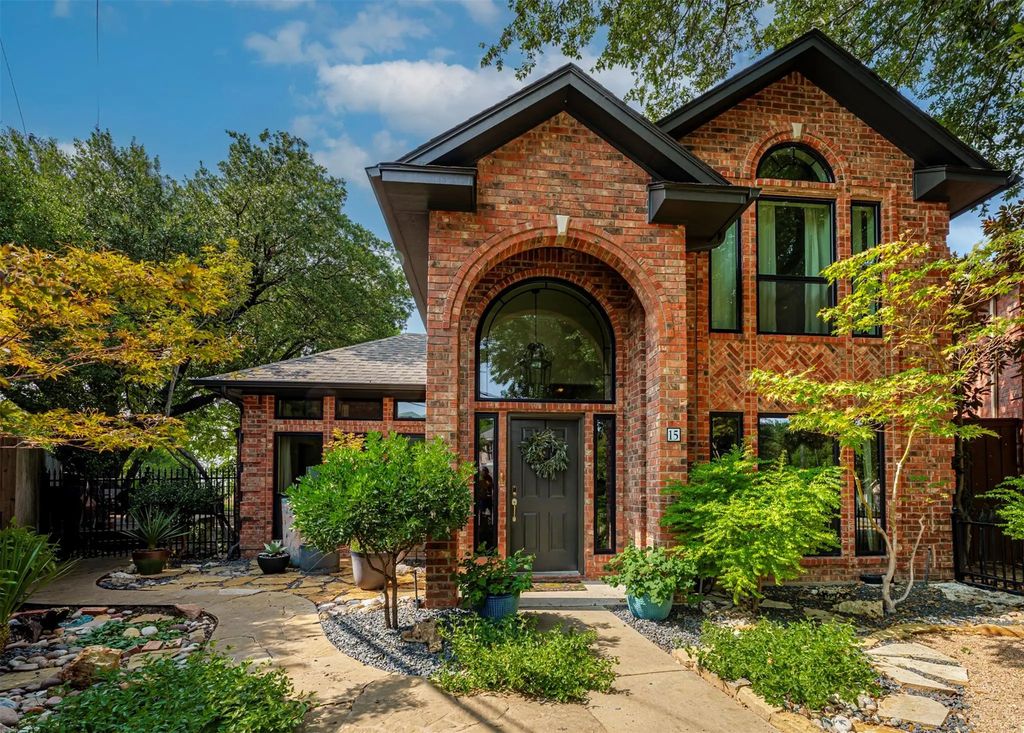 15 Country Club Place, Waxahachie