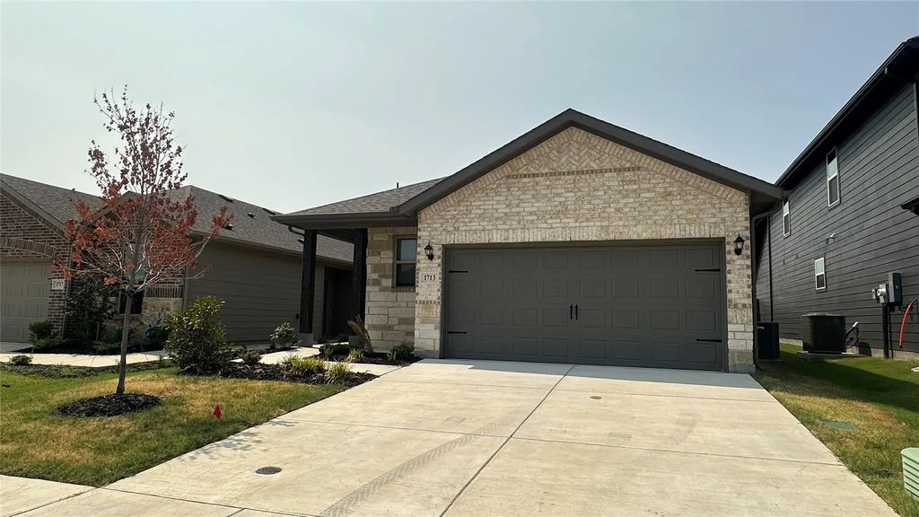 1713 Meadow Crest Drive, Aubrey