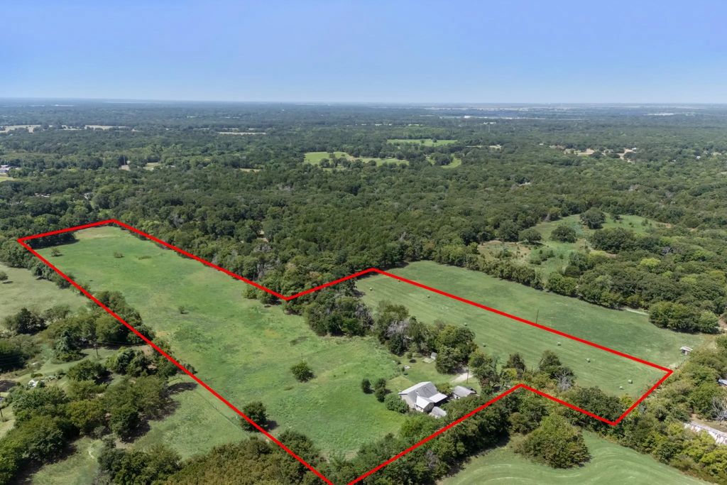 13905 Debbie Lane, Quinlan