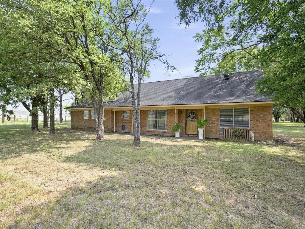 5022 Ensign Road, Ennis