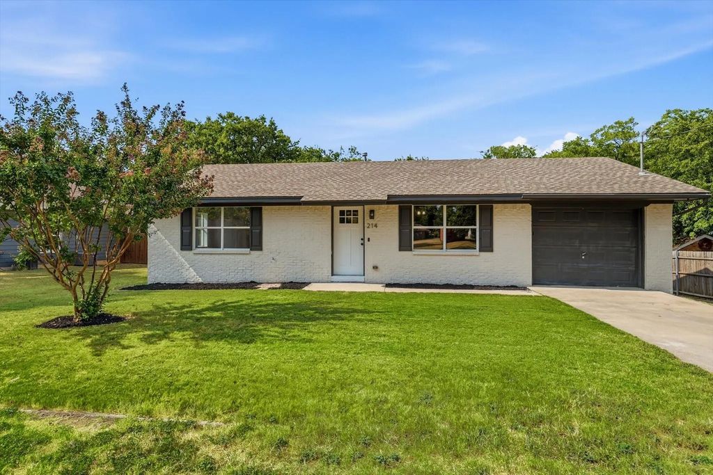 214 E Evans Street, Pilot Point