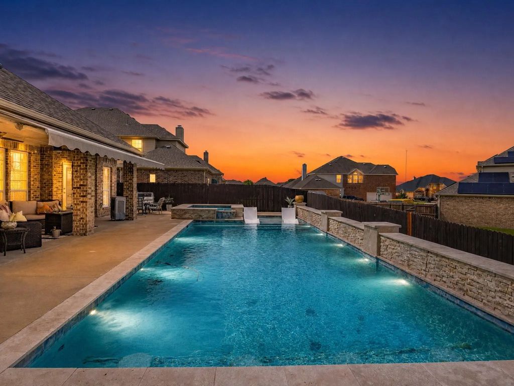 906 Hidden Lakes Drive, Cedar Hill