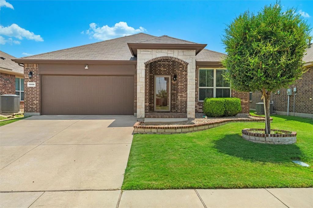 1900 Jacona Trail, Fort Worth