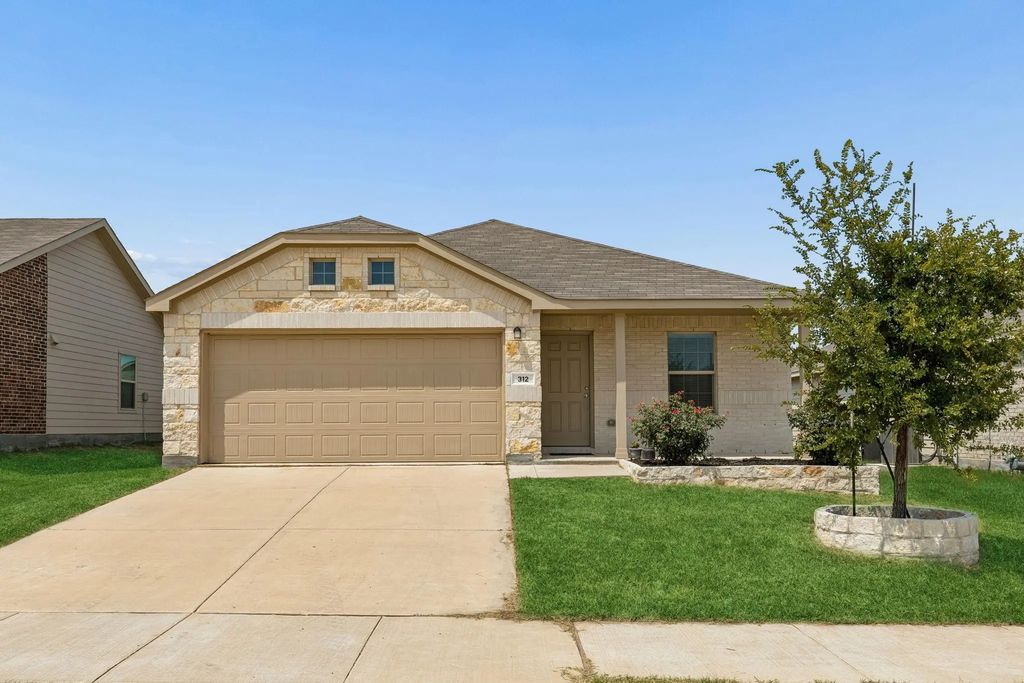 312 Dry Canyon Way, Fort Worth