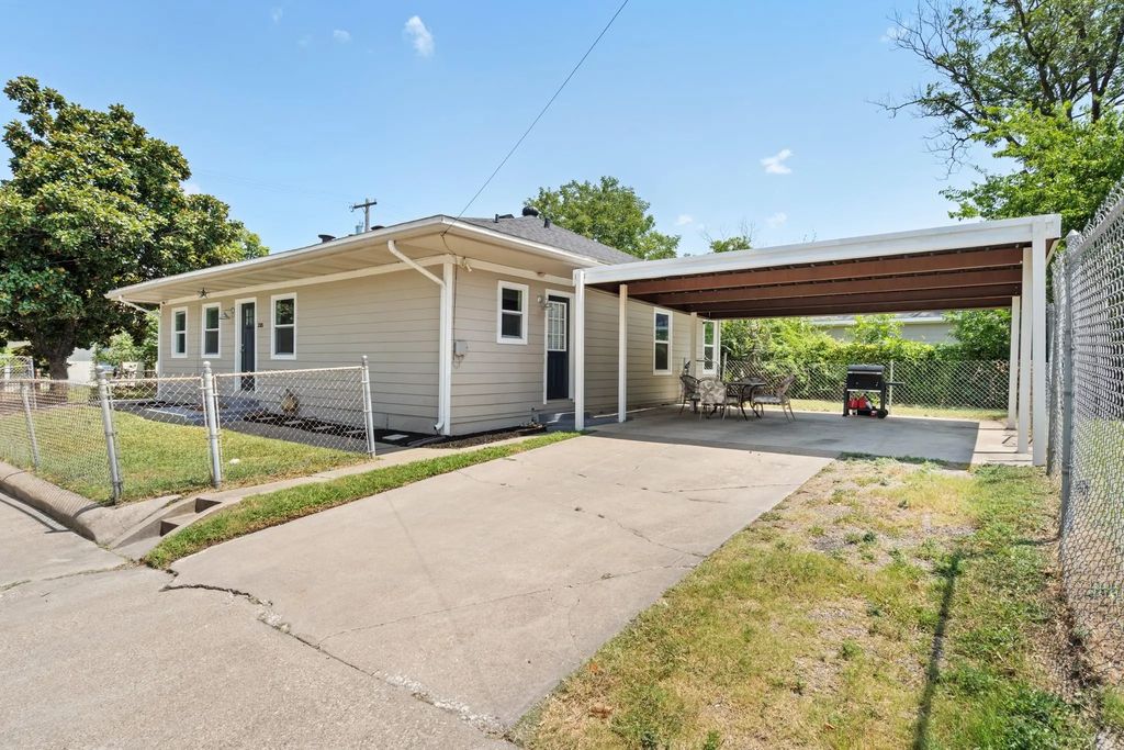 3305 King Street, Greenville