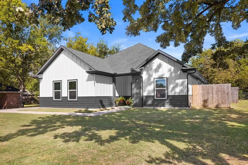 201 W South Street, Whitesboro