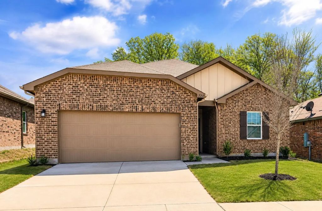 724 Crestridge Drive, Lavon