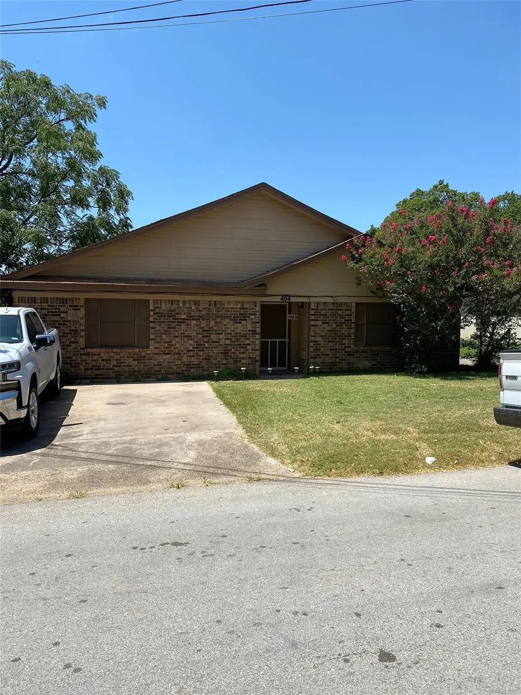 404 Jordan Lane, Arlington