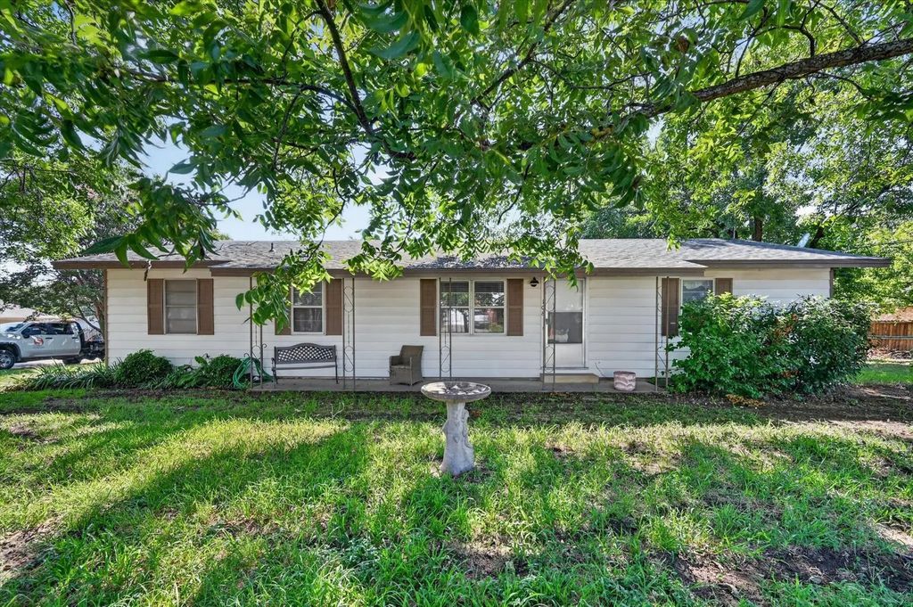108 S Lakeview Drive, Lake Dallas