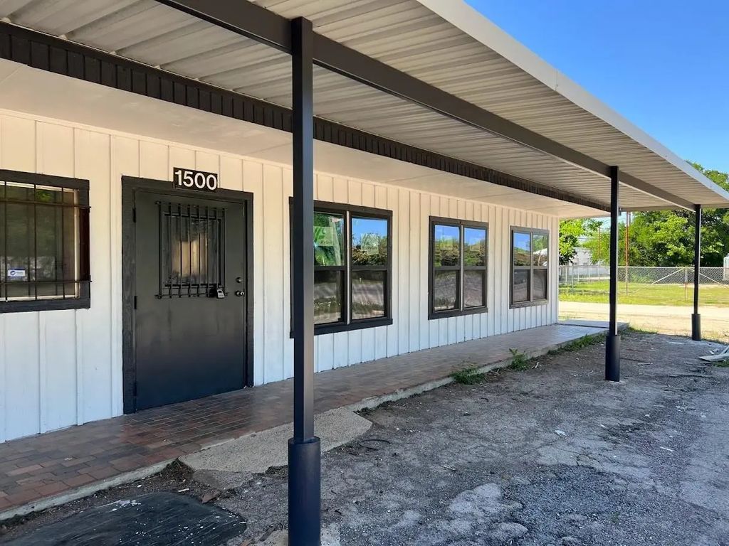 1500 S Oak Avenue, Mineral Wells