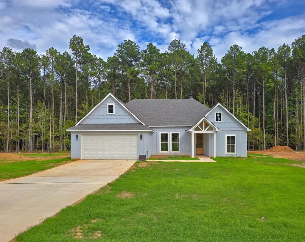 803 Fuller Cemetery Road, Minden