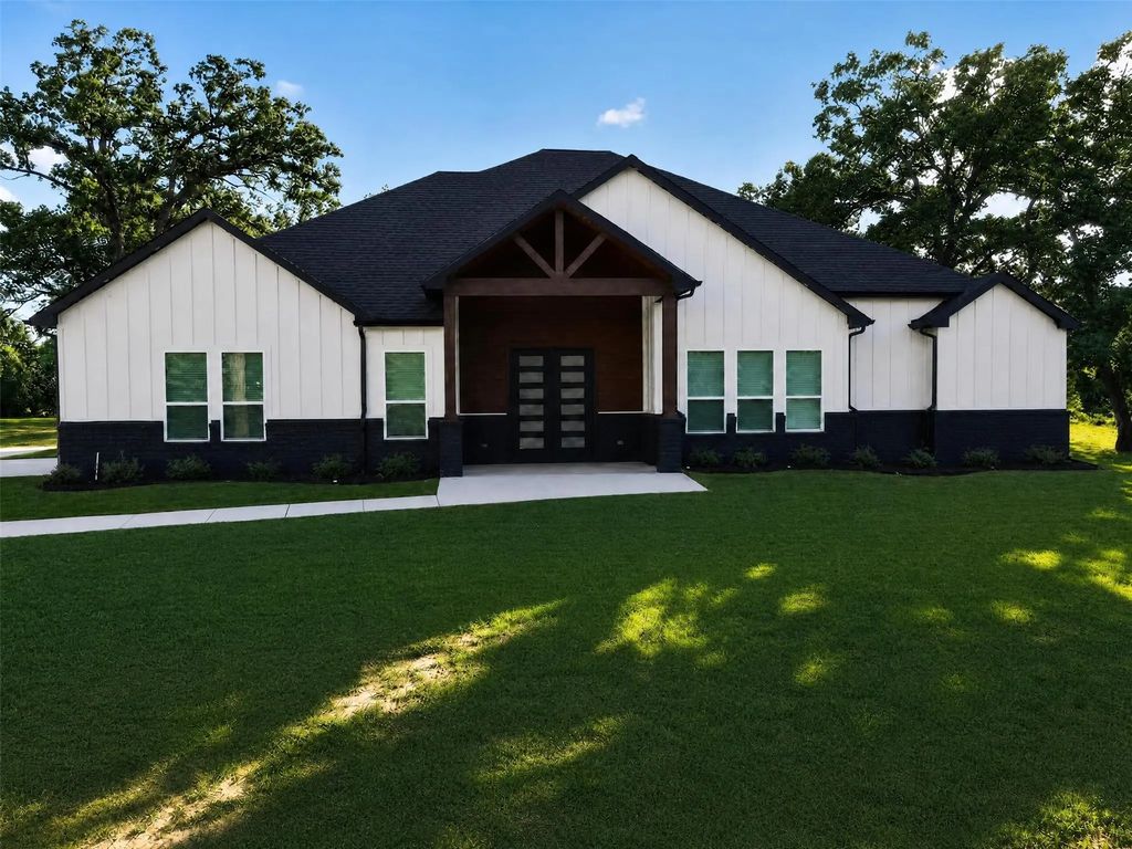 153 Crestview Drive, Corsicana