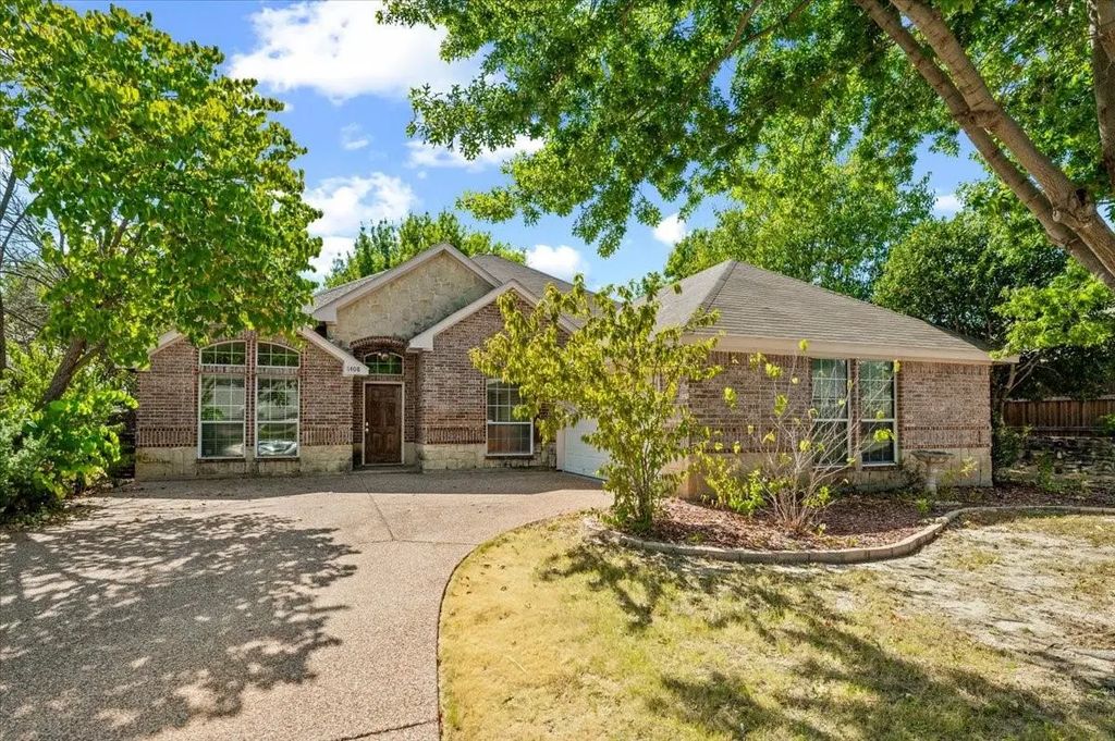 7408 Rolling Hills Drive, Benbrook