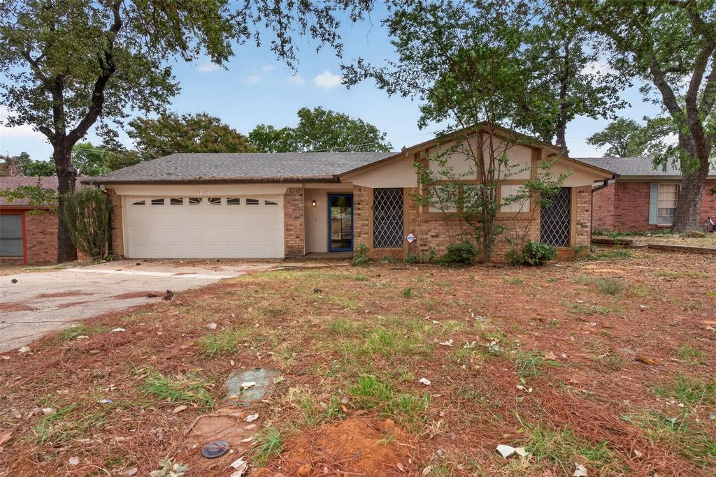 1117 Blue Carriage Lane N, Fort Worth