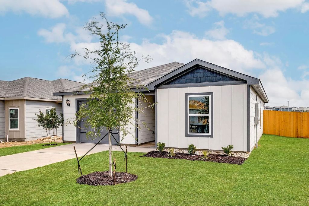 8309 White Wolf Trail, Ponder