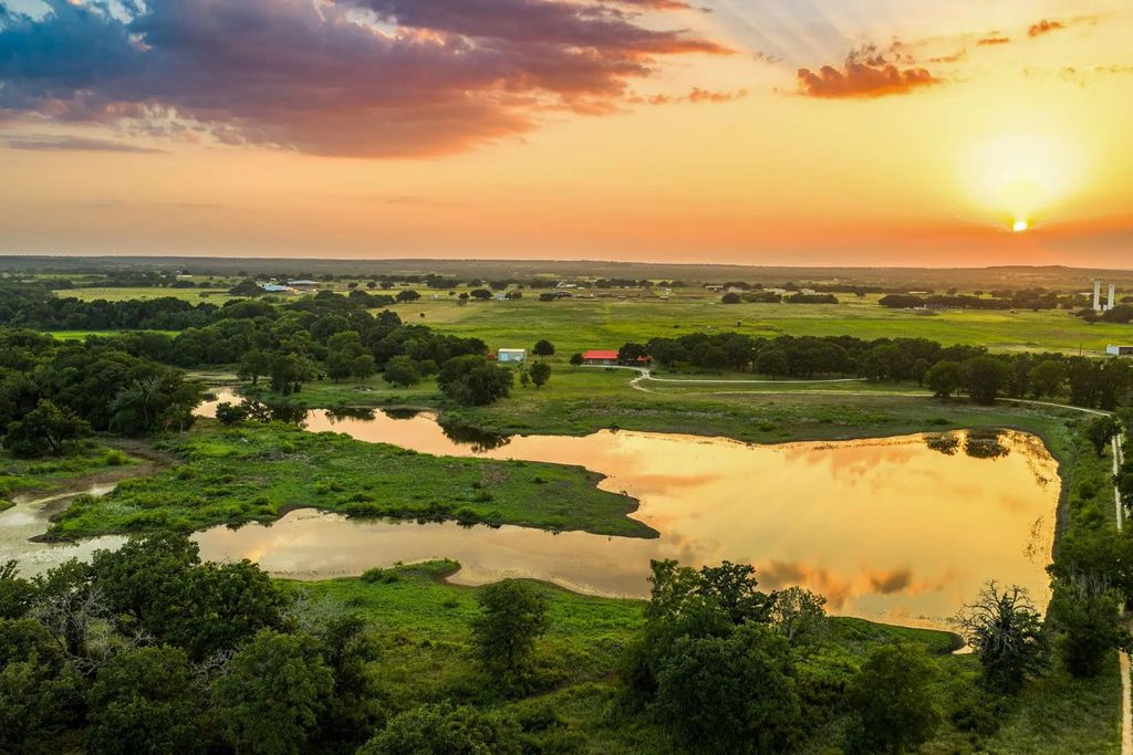 8606 Star Hollow Road, Lipan