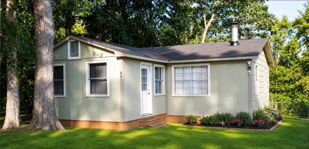 841 Dogwood Trail, Logansport