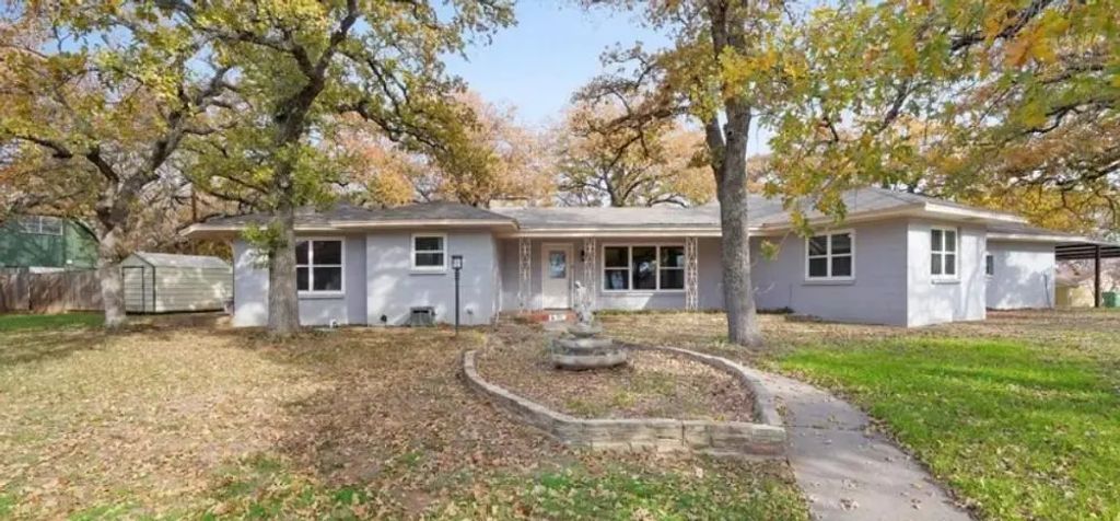 715 Morningside Drive, Mineral Wells